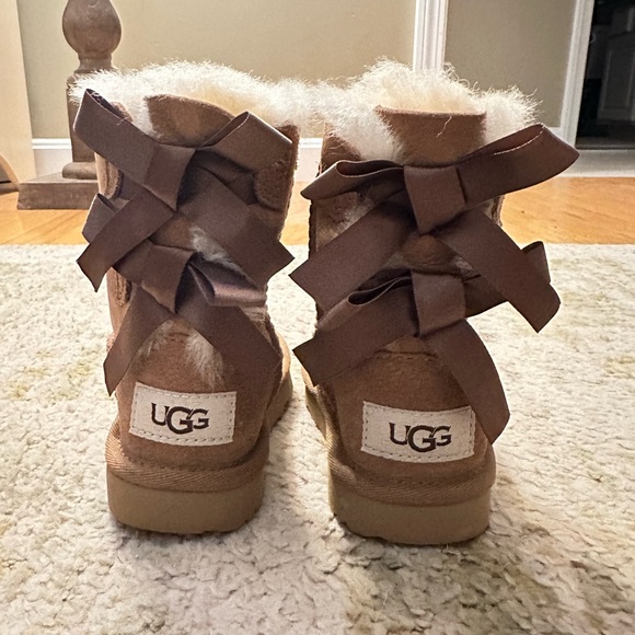 UGG Bailey Bow II Boot - Toddler 6 - Picture 1 of 12